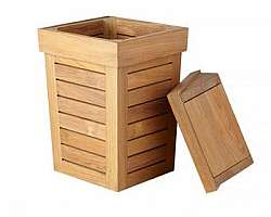 Lixeira feita de madeira Lixeira feita de madeira