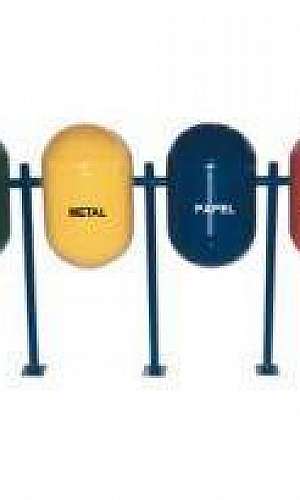 Conjunto de lixeiras para coleta seletiva Conjunto de lixeiras para coleta seletiva